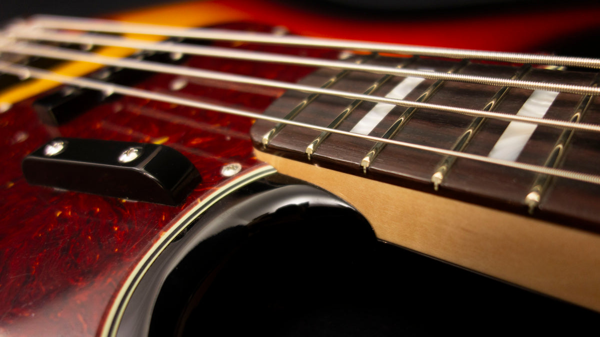 Fender Custom Shop 66 JAZZ BASS New Old Stock - Rosewood Fret Board - 3 Tone Sunburst - 8.65-9.0 pounds - R149009