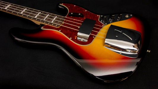 Fender Custom Shop 66 JAZZ BASS New Old Stock - Rosewood Fret Board - 3 Tone Sunburst - 8.65-9.0 pounds - R149009