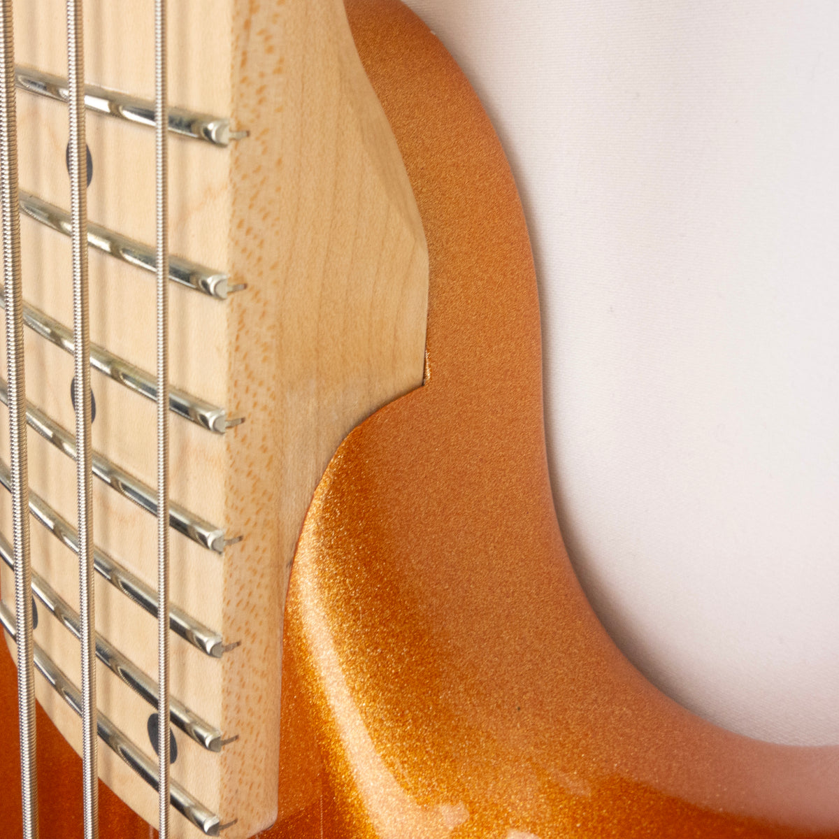 G.Gould GG4-SSB-MM - 30.5" short scale - Orange Metallic finish - Graphite-wood composite neck design -