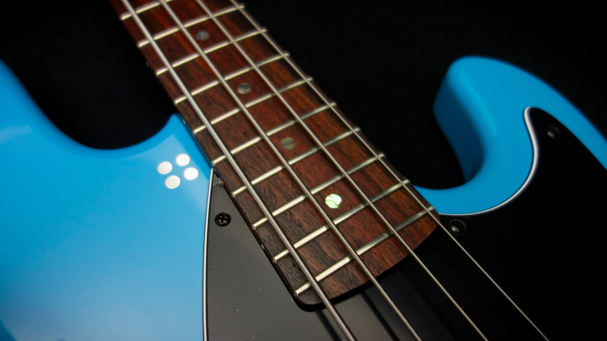 Sandberg California II / TM / Blacklabel PUs / 4-String 34" / Highgloss Marley Blue / Alder Body / Pau Ferro FB / Varied Dot Inlays / Black Head Stock / Black Hardware / Active 2-EQ / Split Switch / Black Pickguard - 8.4 pounds SN 50009