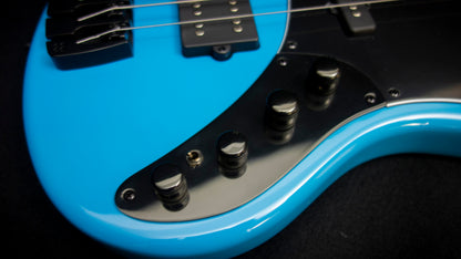 Sandberg California II / TM / Blacklabel PUs / 4-String 34" / Highgloss Marley Blue / Alder Body / Pau Ferro FB / Varied Dot Inlays / Black Head Stock / Black Hardware / Active 2-EQ / Split Switch / Black Pickguard - 8.4 pounds SN 50009