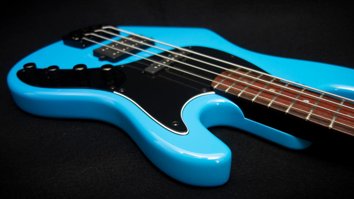 Sandberg California II / TM / Blacklabel PUs / 4-String 34" / Highgloss Marley Blue / Alder Body / Pau Ferro FB / Varied Dot Inlays / Black Head Stock / Black Hardware / Active 2-EQ / Split Switch / Black Pickguard - 8.4 pounds SN 50009