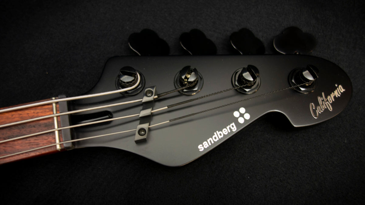 Sandberg California II / TM / Blacklabel PUs / 4-String 34" / Highgloss Marley Blue / Alder Body / Pau Ferro FB / Varied Dot Inlays / Black Head Stock / Black Hardware / Active 2-EQ / Split Switch / Black Pickguard - 8.4 pounds SN 50009