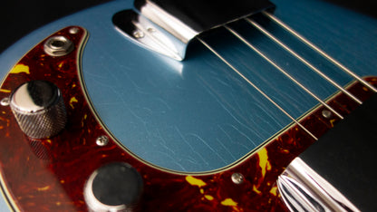 Fender Custom Shop 1965 Precision Bass® DLX Closet Classic, Blue Agave -   8.85 pounds - CZ591411