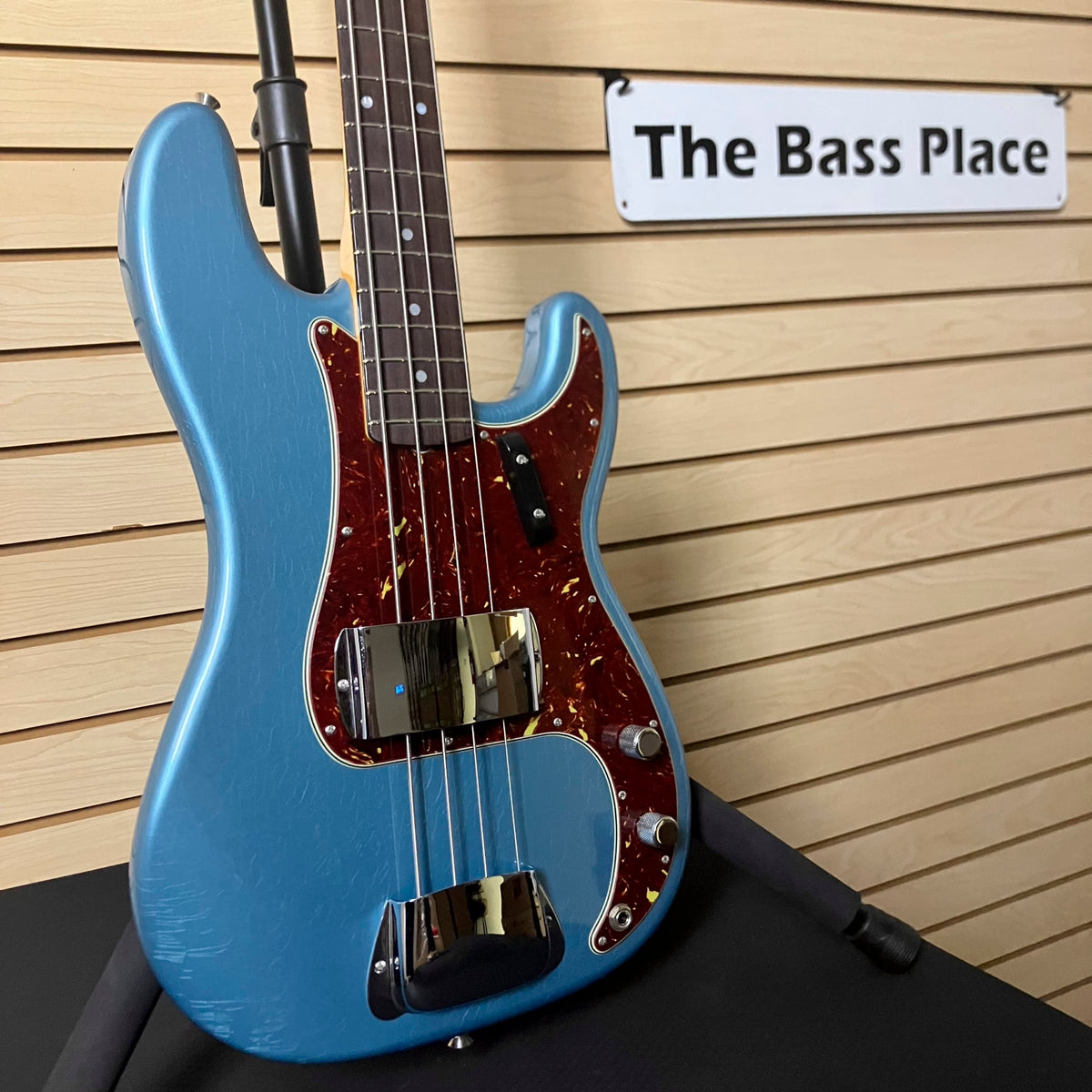 Fender Custom Shop 1965 Precision Bass® DLX Closet Classic, Blue Agave -   8.85 pounds - CZ591411